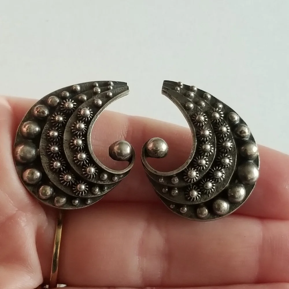 Vintage earrings crescent shape 800 silver clip star cutout clipon moon
